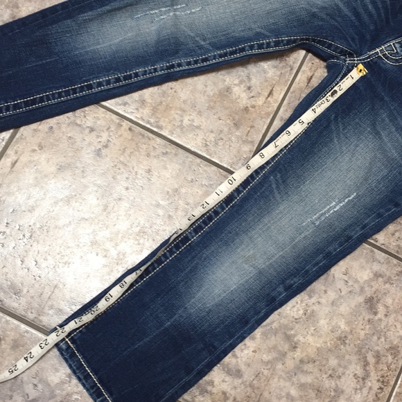 Miss Me Distressed Crop Capris - Picture 11 of 12